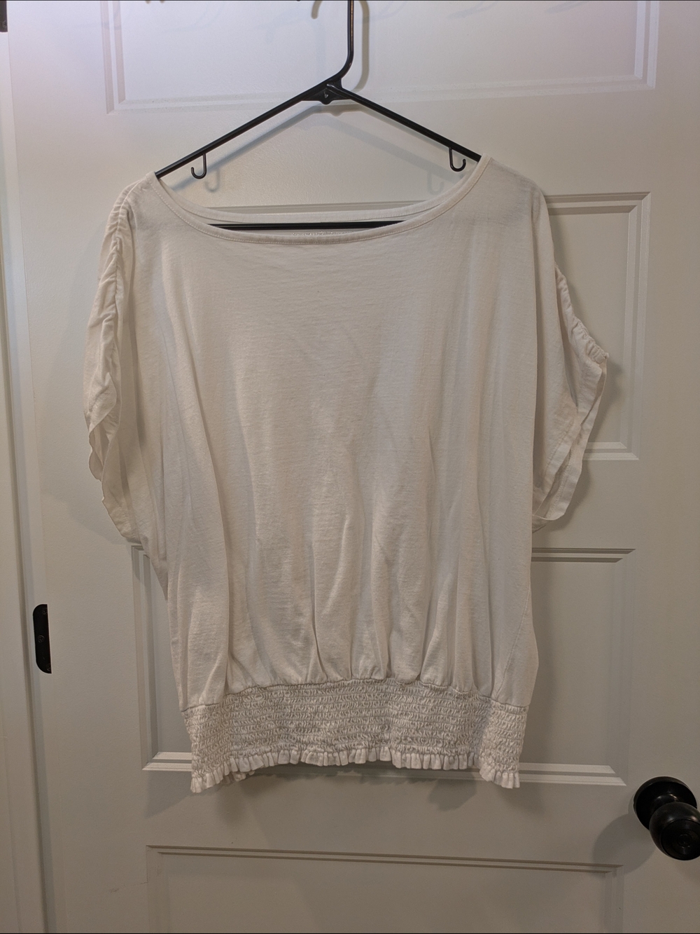 🔴 3/$15 Women's White Smocked Hem Short Sleeve Top